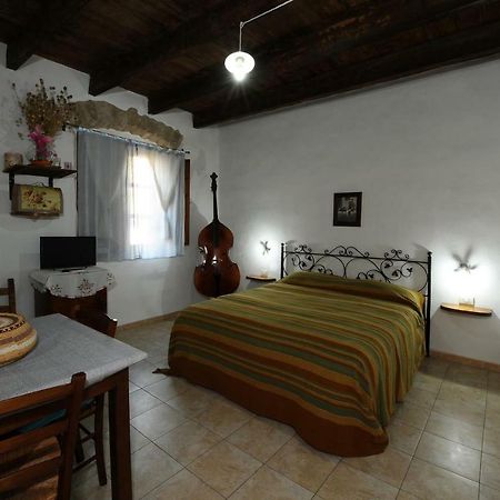 Locanda La Rosa Pauli Arbarei Bagian luar foto