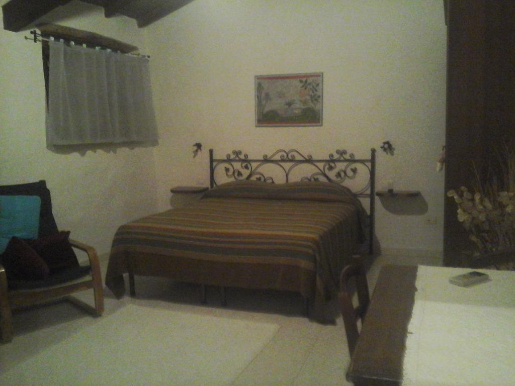 Locanda La Rosa Pauli Arbarei Bagian luar foto