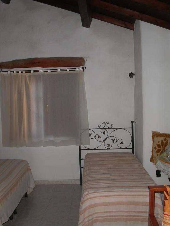 Locanda La Rosa Pauli Arbarei Bagian luar foto