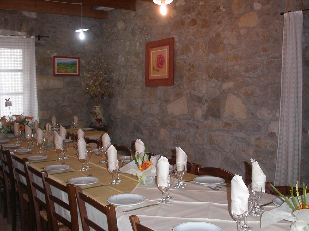 Locanda La Rosa Pauli Arbarei Bagian luar foto