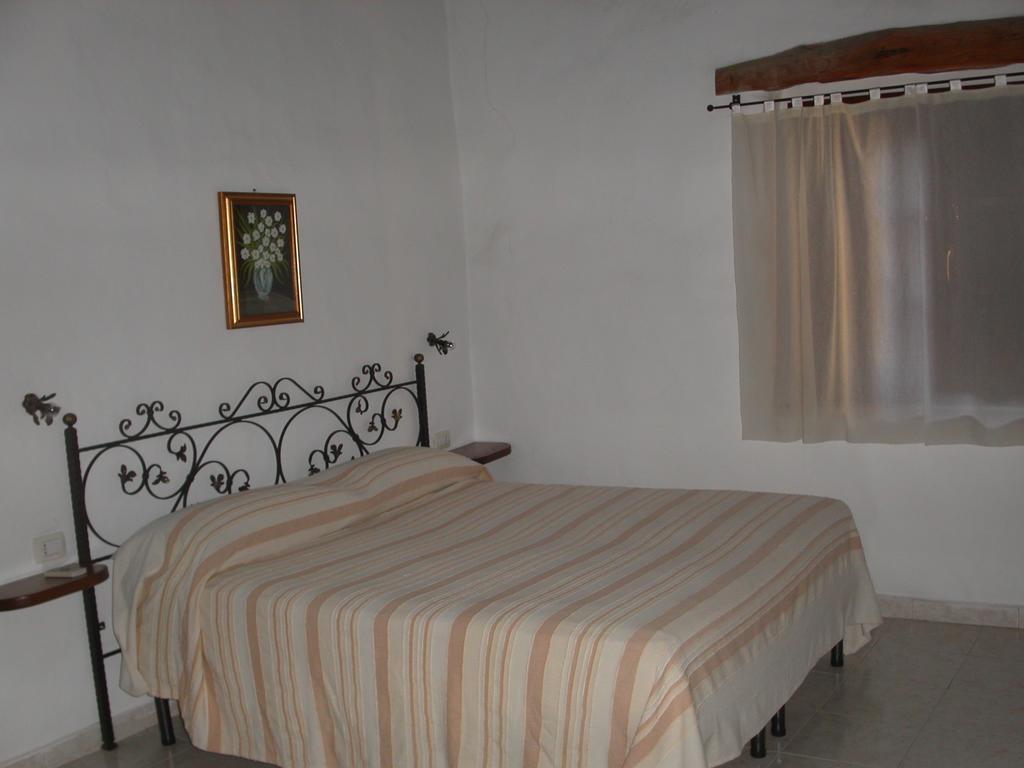 Locanda La Rosa Pauli Arbarei Bagian luar foto