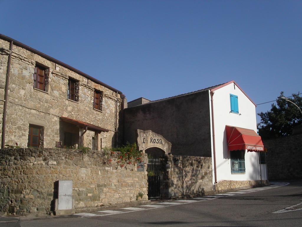 Locanda La Rosa Pauli Arbarei Bagian luar foto