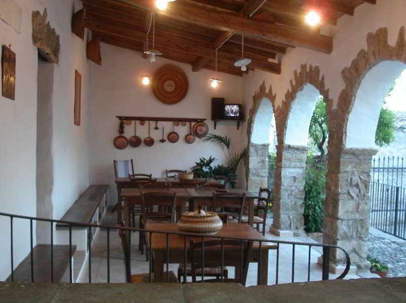 Locanda La Rosa Pauli Arbarei Bagian luar foto