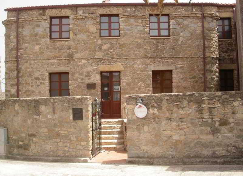 Locanda La Rosa Pauli Arbarei Bagian luar foto